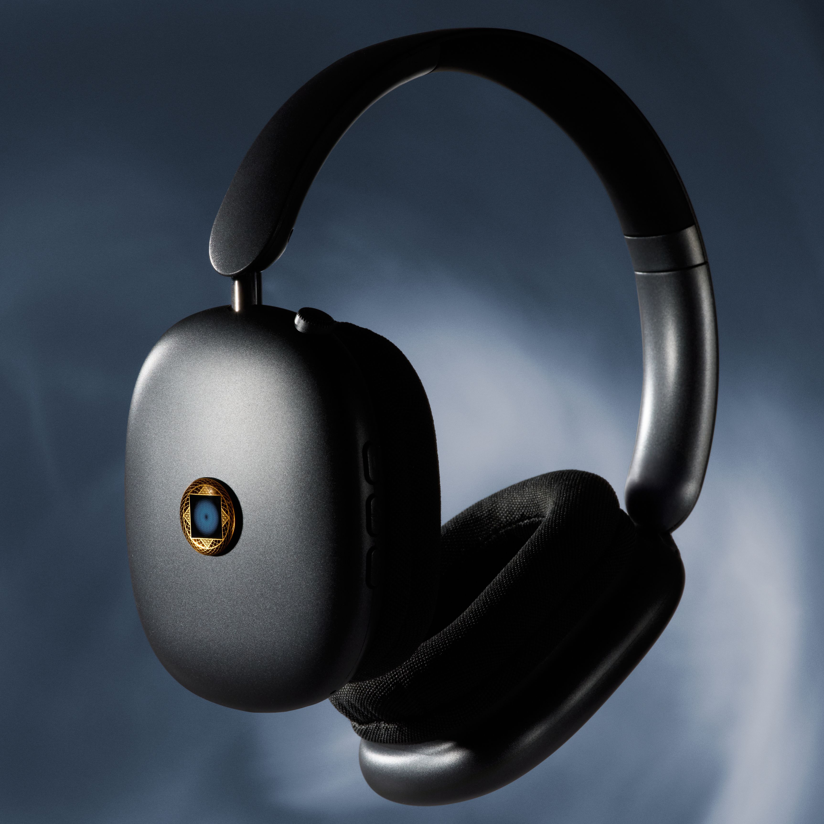 Lifetune ONE 貼附於耳機