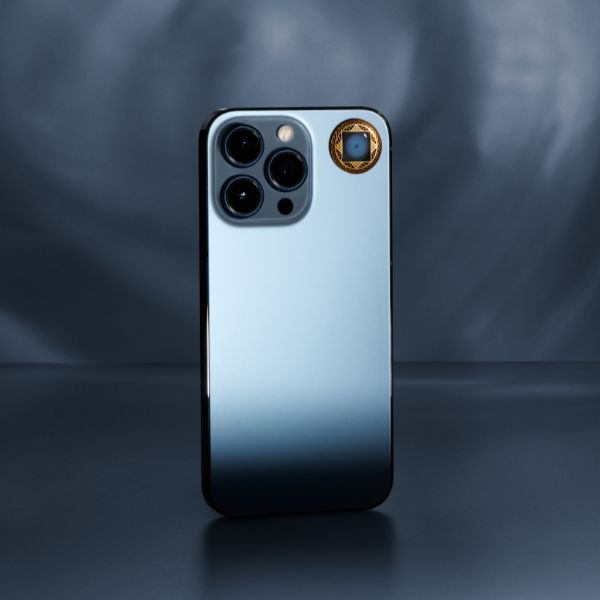 Lifetune ONE 貼附於手機背面
